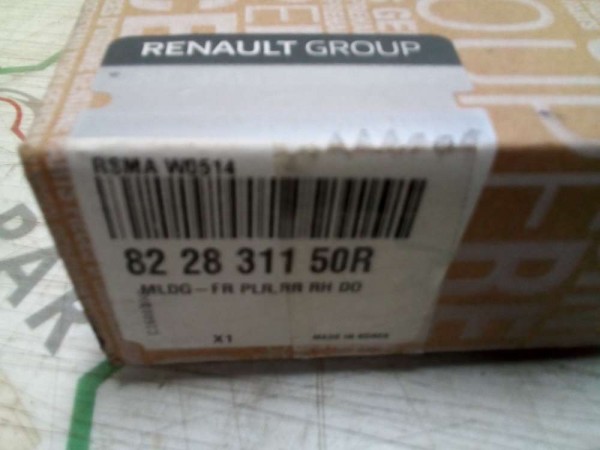 Renault Latitude Sağ Arka Kapı Direk Kaplaması Siyah Parlak Orj 822831150R - 822830008R - 0015R (GE-120/GE-122)